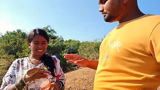 Ladki hmko jangle me mili, vah subah subah gav ke najdiki jangle me bathroom karne aai thi - Indian bhabhi hot xxx movie in Hindi voice.