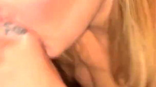 Night Outdoor Fuck! Blowjob in the Car Then She Squirted Pee