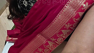 Sassy Riya Saare Close up Cleavage