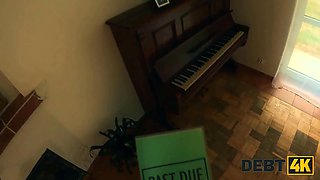 Debt4k. this facehole does its job perfectly