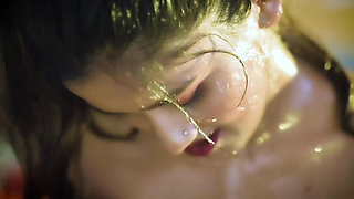 Sauteli beti se Tel laga ke massage karwaya phir patak ke chod diya