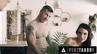 Fetish video with inviting Parker Ambrose and Ivy Ireland from Pure Taboo