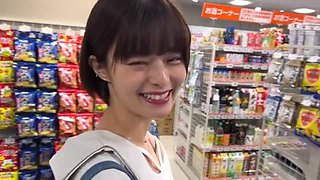 小顔のスレンダー美女が甘いキスと手コキフェラしてゆっくりバイブで感度アップ