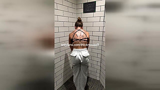 PUSSY FLASH - TEEN'S YOGA ROUTINE GOES WRONG