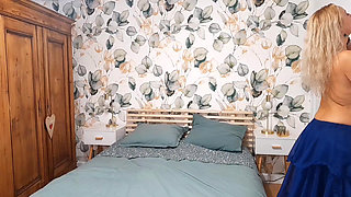 Selena's naked posing in bathroom and sex games in bed