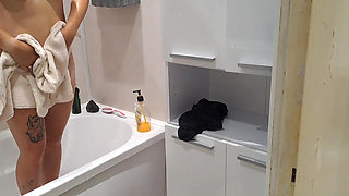 Looking for My Teen Step Sister and Jerking off