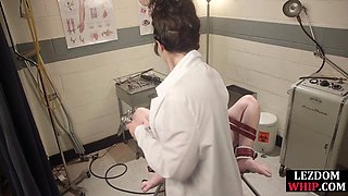 Hardited sub babe gets pussytoyed