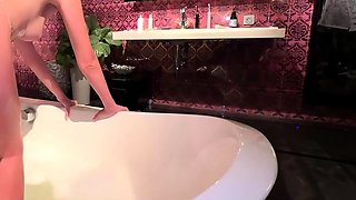 Real couple has steaming homemade sex in the bathroom
