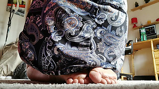 Deep Cleaning Carpet, Bare Feet, and Vacuum Cleaners at Full Power