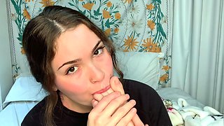 Flexible pale brunette with foot fetish does hot footjob