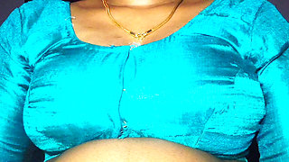 Sexy hot Aunty Seduced Her Boyfriend With Her Boobs