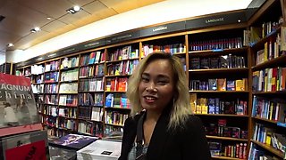 Tiny Filipina amateur picked up for sex