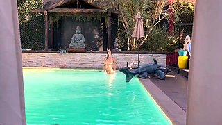 Flashing Emma Fucks In The Public Pool
