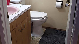 My Boyfriend Broke up with Me, so I Fucked His Stepdad at His House Party - I Love Older Men, They Always Cheer Me up!