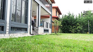 Gardener Becomes Lover of House Owners' Daughter