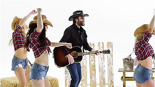 Puss In Boots - Wheeler Walker Jr Exclusive