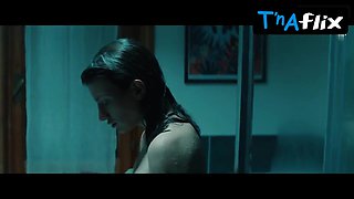 Carlotta Antonelli Ass, Globes Sequence in Takeaway