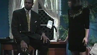 Dangerous Black Ganster Has His Own Methods to Make Stubborn Dealers More Amenable