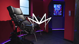 7 Mistresses make their Toilet swallow