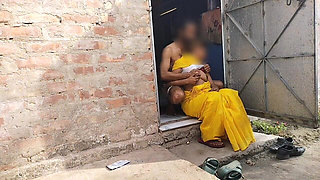 Indian Housewife Outdoor Fucking with Neighbour Brother in Law