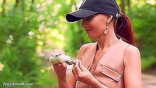 Jeny Smith - Gorgeous Shaking Her Booty In Public