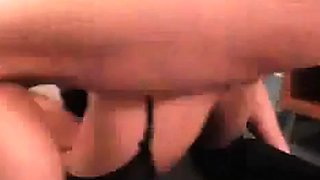 Gut bestckte deutsche Amateurin in Strmpfen