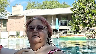 BBW Couple Love to Kissing the Pool!