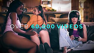 21 SEXTURY - Gorgeous Teens Amalia Davis, Darcy Dark And Mary Frost Play With Dildo And Rimming: Porn