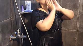 Asian MILF Taking Afternoon Shower While Summer Vacation on Bali - Minokiiko