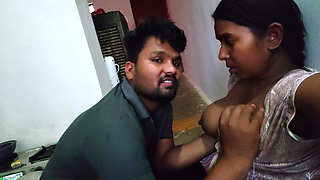 Bhabhi aapne boyfriend ko ghar bula leti he aaur aapne bade bade boobs aapne boyfriend se chusvati he aaur boyfriend ka land chus leti he