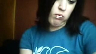 Safada mete coisas na bunda - webcam amadora anal