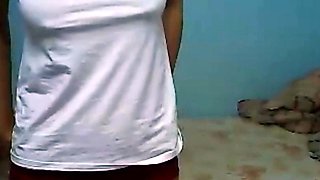 Filipina babe reveals big boobs and pussy on Skype