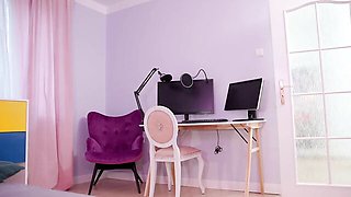 Dainty Katy and Lilly's face sitting trailer