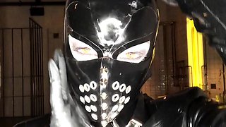 Amateur cd in latex masturbating dildoing