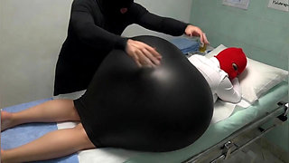 Big Ass Stepmom Gets Deep Oil Massage on Her Huge Butt