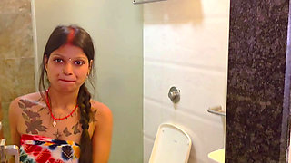 Pati ne patni ko nahate ke waqt bathroom me hii pel diya