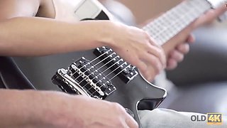 Old4k. grandpa with young spirit makes enjoy to cute teen