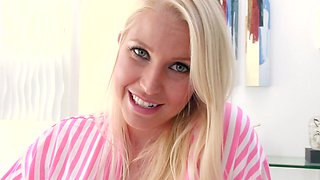 Buxom Vanessa Cage's enormous naturals in action