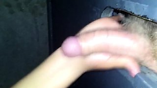 Svenska Hustruns Glory Hole Handjob