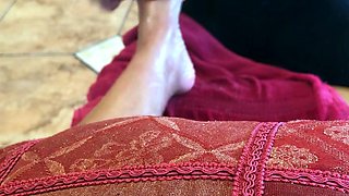 Amateur Foot Fetish Girlfriend Sucks and gives a Footjob