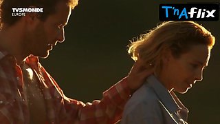 Claire Keim Culo, Milk cans Vignette in Jusqu'au Bout Du Monde