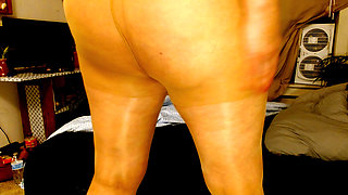 1441 Pantyhose and Sky High Fuck-Me Heels on sexy GILF DawnSkye1962