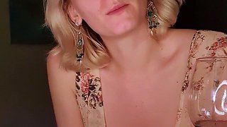 Amateur Webcam Cute Teen Plays Solo with Big Dildo