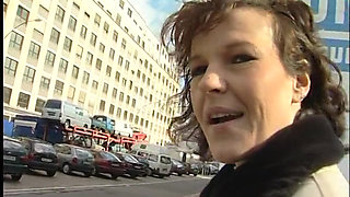 She gives him amazing blowjob on parking