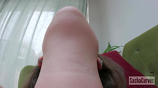 Exploring Giantess Stepmom's Body