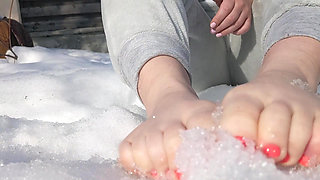 I Walk Barefoot in the Snow, the Snow Crunches Under My Toes
