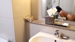 See Big Boobs During Bath Session Making Hard