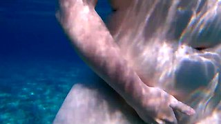 Finger-in-Pussy Vlog: BBW Bitche Underwater - POV