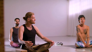 Yoga bang hetero version