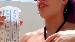 Drinking pee and cum swallow in outdoor garden!